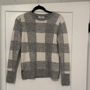 Old navy light grey and white plaid flannel sweater